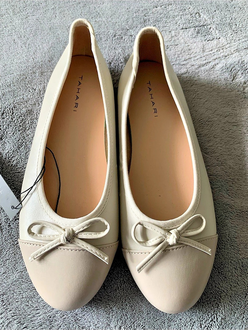 Tahari Women's Beige Bow Ballet Flats size 7.5